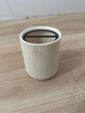 Threshold Cream Ribbed Toothbrush Holder with Dark Brown Divider